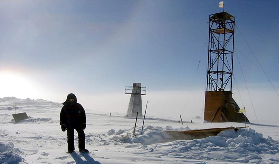 Am 21. Juli 1983 wurde eine Temperatur von −89,2 °C gemessen. Dies stellt die tiefste gemessene Temperatur auf der Erde dar, weshalb die Station auch als «Kältepol» bezeichnet wird.