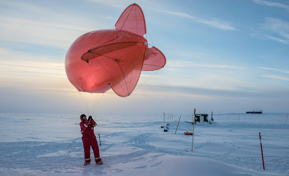 Während der Expedition werden Wissenschaftler wichtige Daten sammeln, die den Einfluss der Arktis auf die globalen Wettersysteme besser erklären sollen. Dazu stehen verschiedene Messinstrumente und Plattformen zur Verfügung. Bild: Esther Horvath