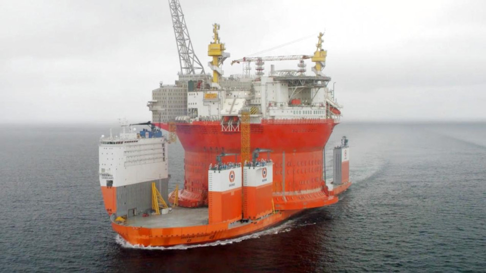 Goliat is offiziell eine FPSO (Floating ProductionStorage Offloading Unit) und ist die grösste Ölförderplattform der Welt. Sie ist 175 m hoch und beherbergt 120 Arbeiter. Sie wurde in Südkorea gebaut und danach auf dem grössten Schwertransportschiff, der Dockwise Vanguard in den Norden transportiert.