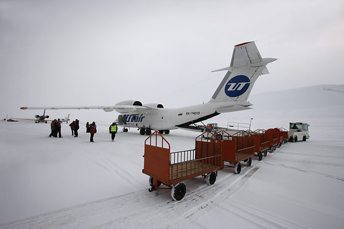 001 Spitzbergen Antonov-74